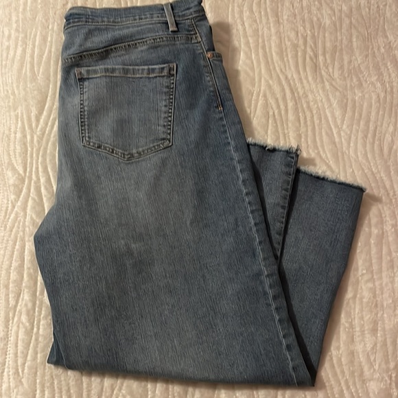 Light Blue Jean| Size 18 - Picture 2 of 6